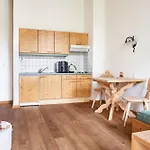 Rosamunde 4*